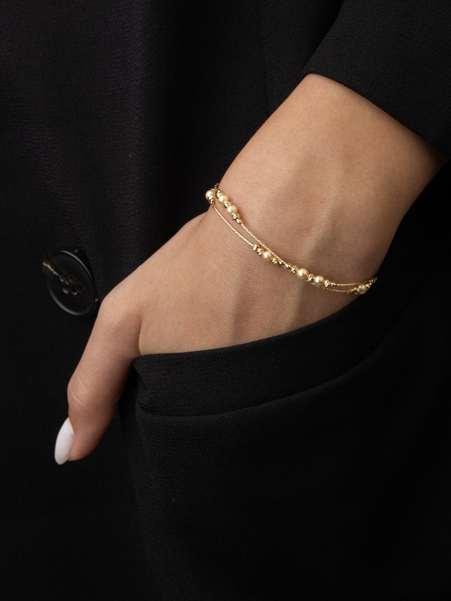 Pulseira delicada banhada a ouro com swarovski