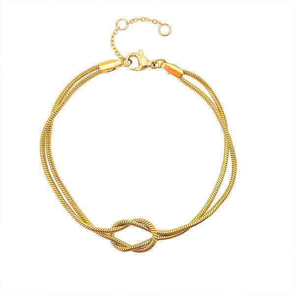 Pulseras doradas con simbolizan amor